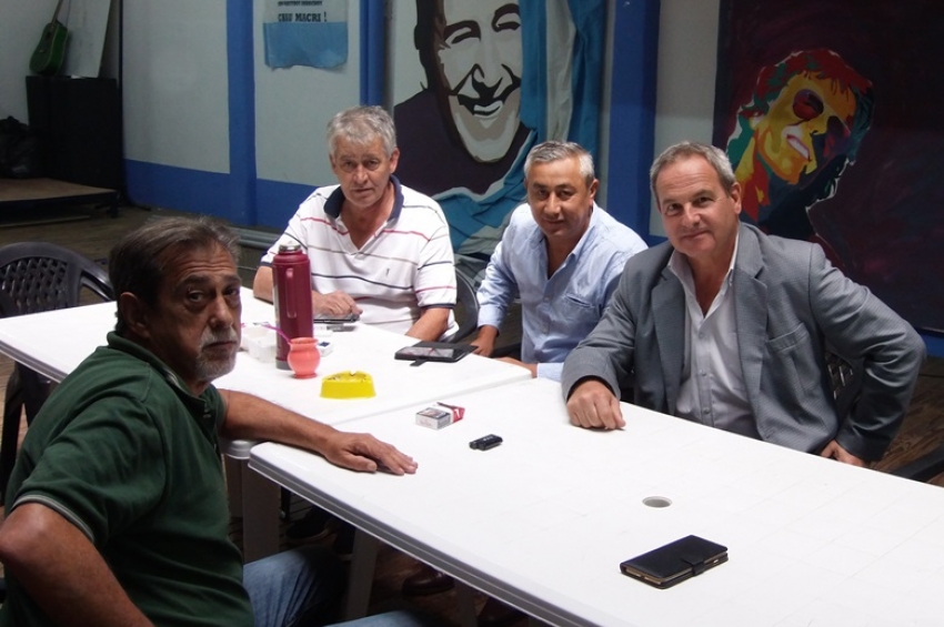 Reunión por la unidad con apoyo a Felipe Solá en Avellaneda