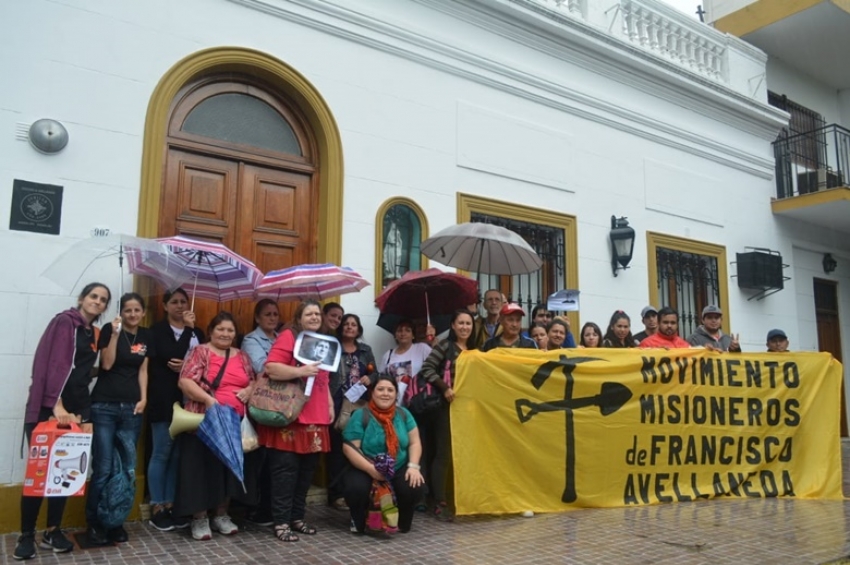 Reclamaron frente al Obispado de Avellaneda el traslado del cura de Isla Maciel